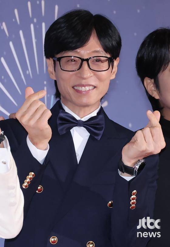 29일 오후 서울 마포구 상암동 MBC에서 'MBC 방송연예대상' 레드카펫 행사가 열렸다. 주우재, 유재석, 하하가 참석해 포토타임을 갖고 있다. 박세완 엔터뉴스팀 기자 park.sewan@jtbc.co.kr