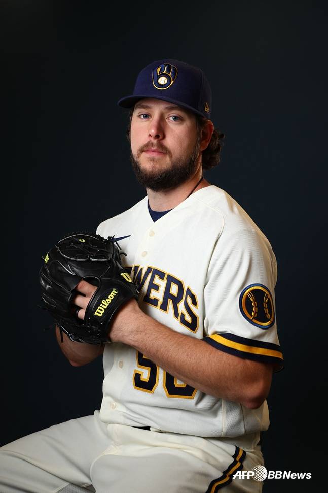 2020시즌을 앞두고 밀워키 브루어스 소속으로 프로필 사진을 촬영한 윌커슨의 모습. /AFPBBNews=뉴스1