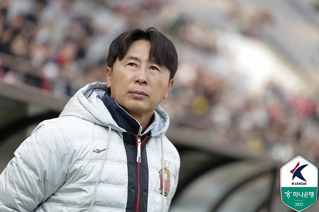 2025년은 김기동 감독에게 아픈 시간으로 남았다. 많은 기대와 달리 성적이 미치지 못했고 서울 팬들에게 많은 비난을 받았다. (한국프로축구연맹 제공)