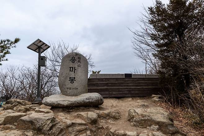 용마산 용마봉 표지석 / 사진 = 서울관광재단