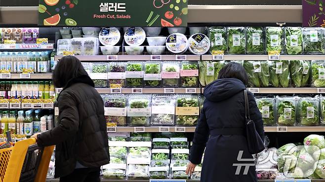 1일 오후 서울의 한 대형마트에 시민들이 장을 보고 있다. 2026.1.1/뉴스1 ⓒ News1 구윤성 기자