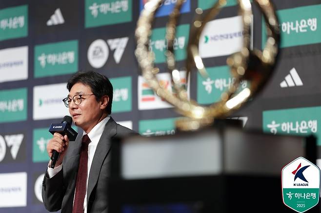 2025시즌 대전하나시티즌의 준우승을 이끈 황선홍 감독은 이제 더 높은 곳을 바라본다. (한국프로축구연맹 제공)