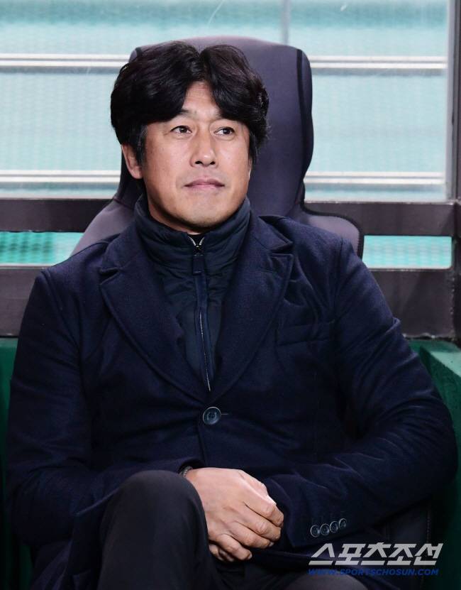 4일 서울월드컵경기장에서 아시아축구연맹(AFC) 챔피언스리그 엘리트(ACL) 4차전 FC 서울과 청두 룽청의 경기가 열렸다. 청두 서정원 감독. 상암=송정헌 기자songs@sportschosun.com/2025.11.04/