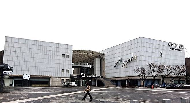 올해 광주비엔날레 본전시가 열리는 광주시 용봉동 비엔날레 전시관 전경. 노형석 기자