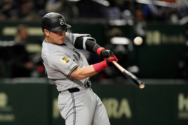 NPB 경기에서 경기 중인 오카모토 가즈마. AP뉴시스