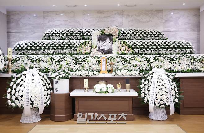 향년 74세로 별세한 고(故) 안성기의 빈소가 5일 서울성모병원 장례식장에 마련됐다. 고인의 장례는 영화인장으로 치러질 예정이며, 발인은 9일이다. 장지는 양평 별그리다로 알려졌다. 사진=사진공동취재단 /2026.01.05/