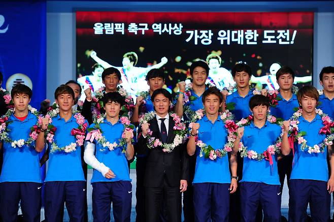 2012 런던올림픽에 나섰던 선수들이 선수 생활 말년을 보내고 있다. 사진은 2012년 런던대회를 마친 후 귀국한 올림픽 대표팀의 모습. /사진=뉴스1