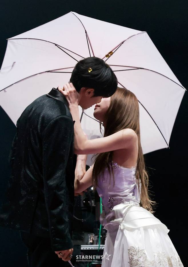 배우 추영우와 가수 예나 2025.12.06 /사진=임성균 tjdrbs23@