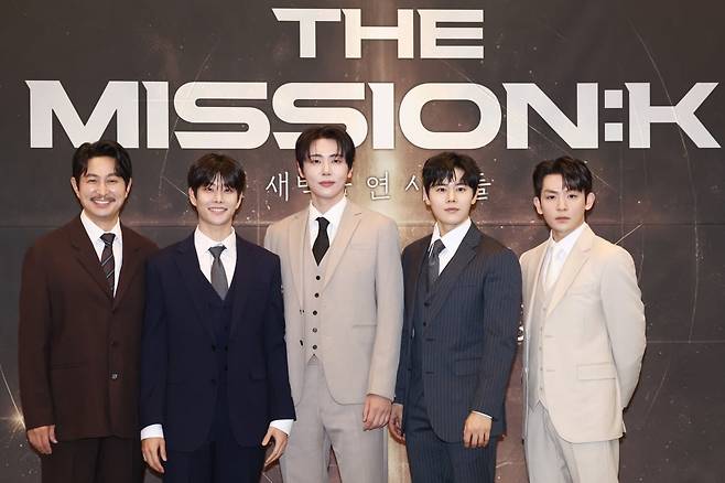 5일 서울 프레스센터에서 열린 '더 미션: K' 기자간담회에서 뮤지컬 배우 서범석, MJ, 재윤, 김동준, 리키가 포즈를 취하고 있다. 연합뉴스