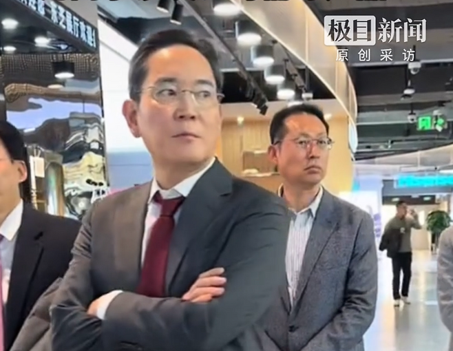 중국 베이징의 쇼핑몰에서 포착된 이재용 삼성전자 회장의 모습. 56.com 갈무리.