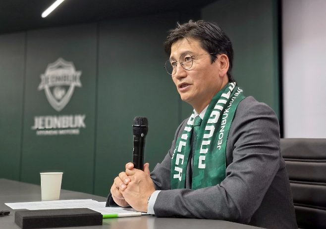 프로축구 K리그1 전북 현대의 정정용 신임 감독이 6일 전주월드컵경기장에서 기자회견하고 있다. 사진=연합뉴스 제공