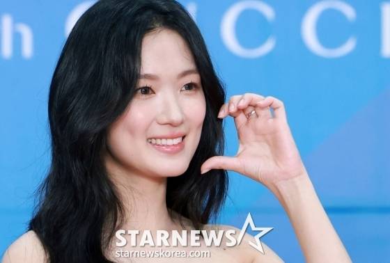 (서울=뉴스1) 김진환 기자 = 배우 김혜윤이 5일 오후 서울 강남구 코엑스에서 열린 '61회 백상예술대상' 레드카펫에서 포즈를 취하고 있다. 2025.5.5/뉴스1 Copyright (C) 뉴스1. All rights reserved. 무단 전재 및 재배포, AI학습 이용 금지. /사진=(서울=뉴스1) 김진환 기자