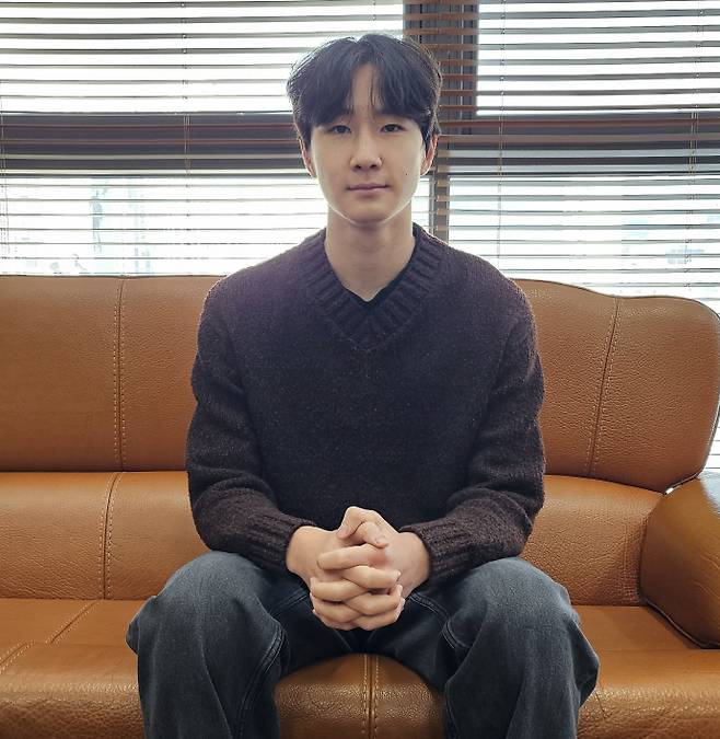 발달장애인들을 위한 무료 영화 관람 프로그램을 준비한 서울외국인학교 11학년에 재학 중인 정재현(16) 학생이 본보와 인터뷰를 하고 있다. /박준호 기자 bjh@namdonews.com