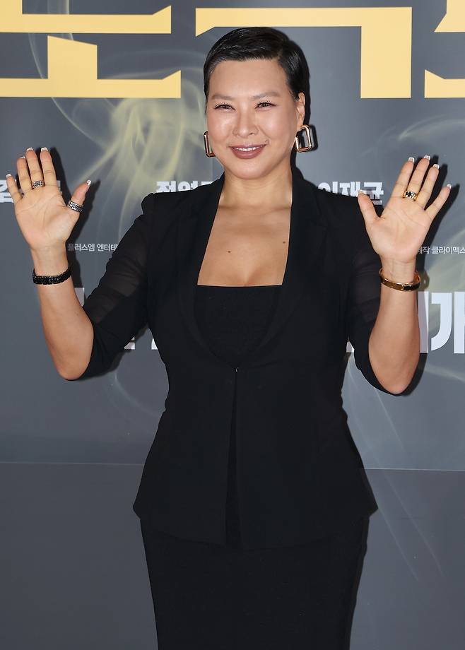 배우 정영주가 8일 서울 송파구 롯데시네마 월드타워점에서 열린 영화 ‘프로젝트Y’ 시사 간담회에서 포즈를 취하고 있다. 연합뉴스