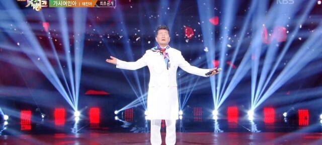 가수 태진아가 신곡 '가시여인아' 무대를 꾸리고 있다. / KBS 2TV '뮤직뱅크'