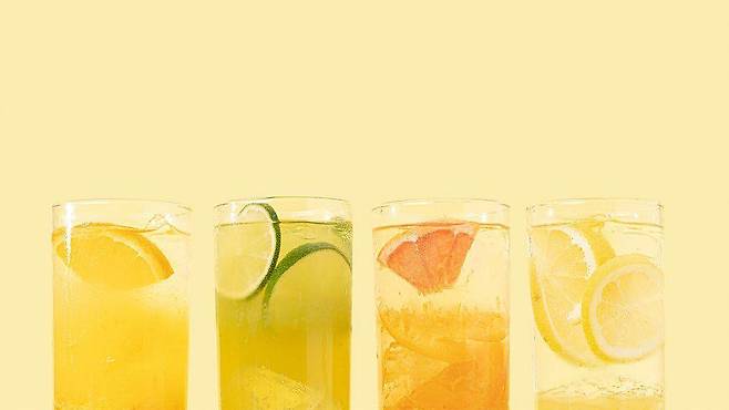 오렌지 주스는 비타민 C와 엽산이 풍부하다