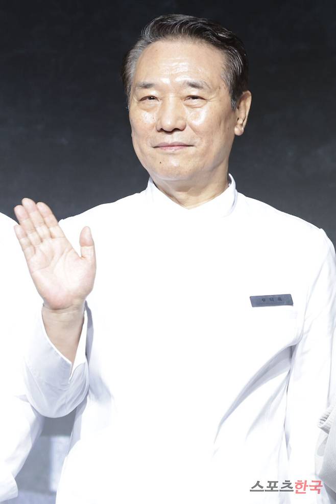 '흑백요리사: 요리 계급 전쟁2' 제작발표회에 참석한 '백수저' 셰프에 후덕죽. 25.12.17 ⓒ이혜영 기자 lhy@hankooki.com