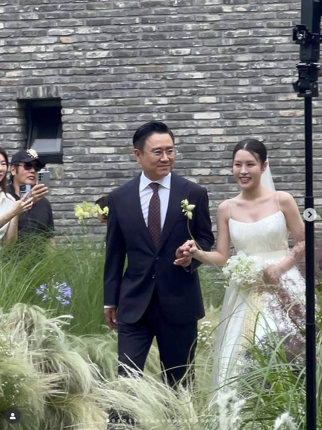 축구 국가대표 정우영과 결혼한 이광기씨의 딸 이연지양.뉴스1