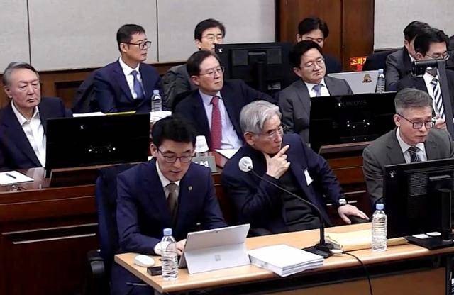 12·3 비상계엄 관련 내란 우두머리 혐의로 기소된 윤석열 전 대통령과 내란 중요임무 종사 혐의를 받는 김용현 전 국방부 장관 등 내란 관련자 8명이 9일 서초구 서울중앙지방법원 417호 형사대법정에서 열린 결심공판에 출석해 있다. 서울중앙지법 제공