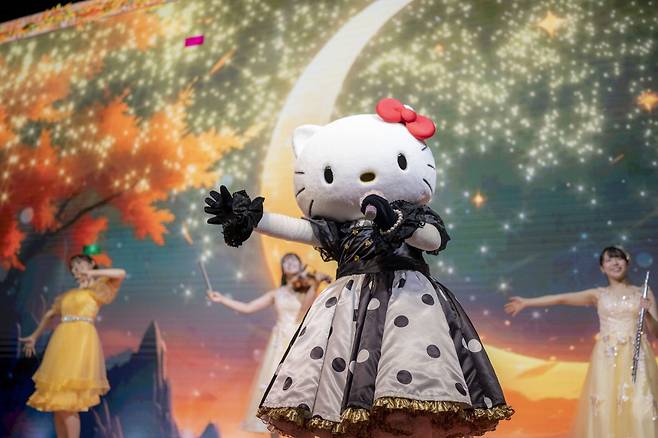 아와지시마 '헬로키티 쇼박스'에서는 헬로키티가 등장해 공연을 펼친다. 이와지마시마관광협회