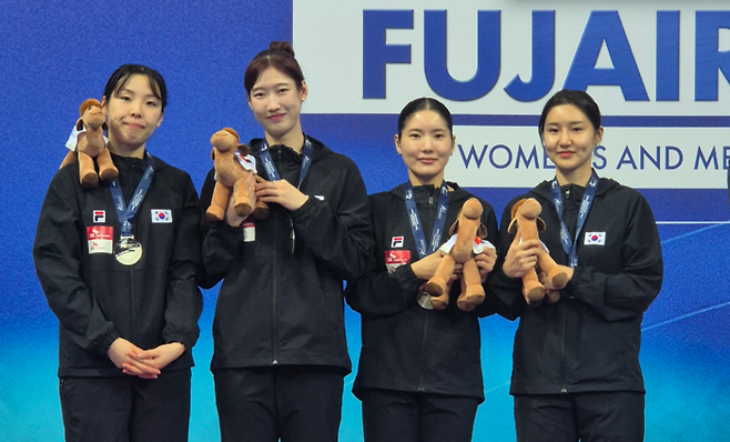울산시청 펜싱팀 소속 이혜인이 2026 국제월드컵펜싱선수권대회에서 개인전과 단체전 모두 입상하며 대한민국 여자 에페의 국제경쟁력을 다시 한번 입증했다. 이혜인(왼쪽 네 번째)이 대한민국 펜싱 대표팀과 단체 기념촬영을 하고 있다. 시체육회 제공