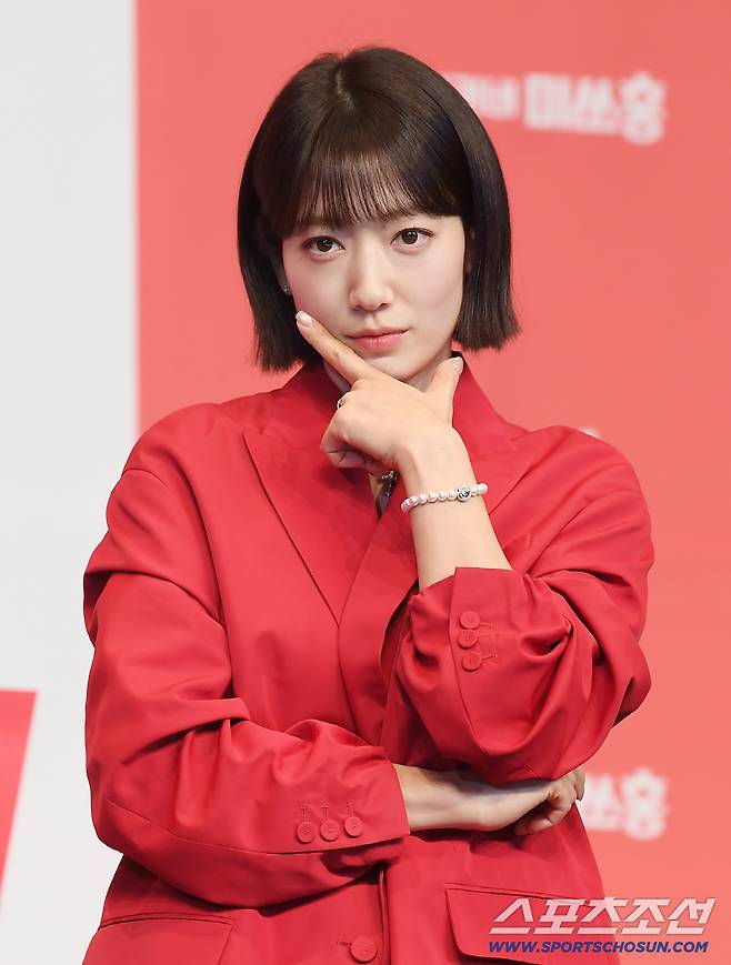 tvN 토일드라마 '언더커버 미쓰홍' 제작발표회가 12일 오후 서울 구로구 더링크호텔에서 열렸다. 배우 박신혜가 포즈 취하고 있다. 정재근 기자 cjg@sportschosun.com/2026.1.12/