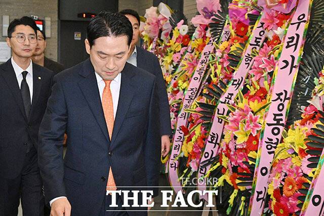 장 대표가 범여권 성향으로 분류되는 조국 혁신당 대표까지 포함해 '빅텐트' 테이블에 올린 것을 두고 당내 평가는 엇갈리고 있다. /남용희 기자