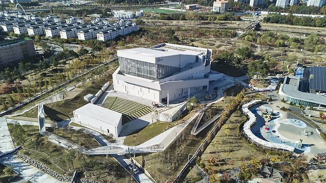 화성문화예술의전당. 화성시문화관광재단 제공