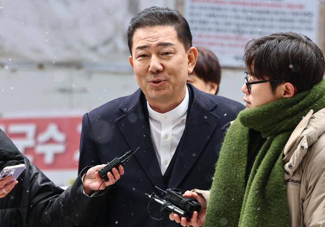 김병기 더불어민주당 전 원내대표가 12일 서울 여의도 민주당사에서 열리는 윤리심판원 회의에 출석하고 있다. 뉴스1