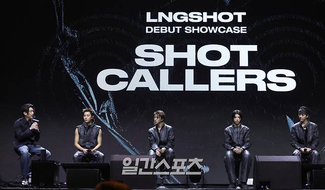 프로듀서 박재범이 13일 오후 서울 영등포구 명화라이브홀에서 열린 그룹 롱샷 첫 EP 'SHOT CALLERS' 발매 기념 쇼케이스에 참석해 질의응답 시간을 갖고 있다. '롱샷'은 가수이자 모어비젼 대표 프로듀서인 박재범이 최초로 선보이는 보이그룹이다. 서병수 기자 qudtn@edaily.co.kr /2026.01.13/