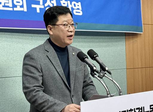 더불어민주당 안호영 의원이 13일 전북특별자치도의회에서 반도체 산업과 관련한 기자회견을 하고 있다. /연합뉴스