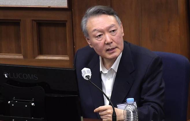 윤석열 전 대통령이 지난 12월 29일 서울중앙지법에서 열린 공판에 출석해 발언하고 있다. 연합뉴스