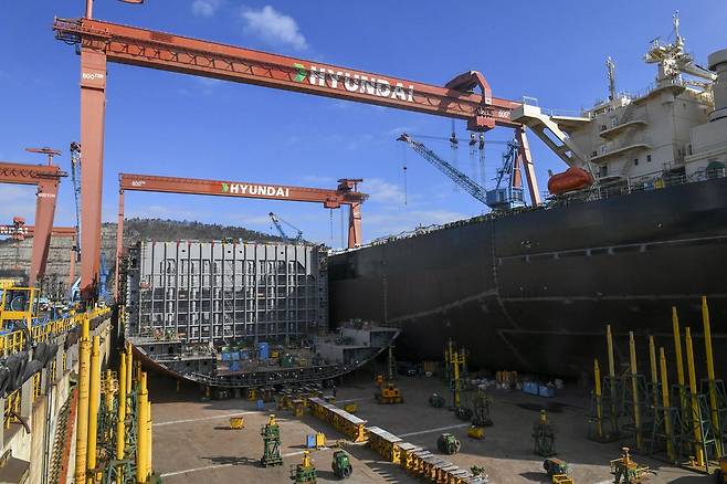 전남 영암의 HD현대삼호 조선소 1도크. 영암 박승주 기자