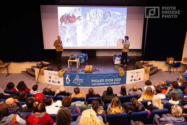 행사 이튿날 저녁에는 '알파인 암벽등반'이라는 주제의 강연이 열렸다. 황금피켈상은 설산을 오르는 알피니즘에 특화된 행사이지만, 차후 고산에서의 암벽등반 분야에도 시상을 도입할 예정이다. 사진 표트르 드로츠