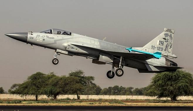 파키스탄의 다목적 전투기 JF-17 선더(thunder). 로이터 연합뉴스 자료사진