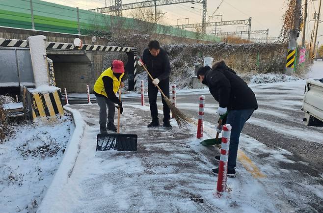 광주광역시 광산구가 예보 단계부터 제설 대응 체계를 가동하는 '선제 대응'으로 겨울철 폭설에 따른 시민 불편을 최소화하고 있다. /광산구 제공