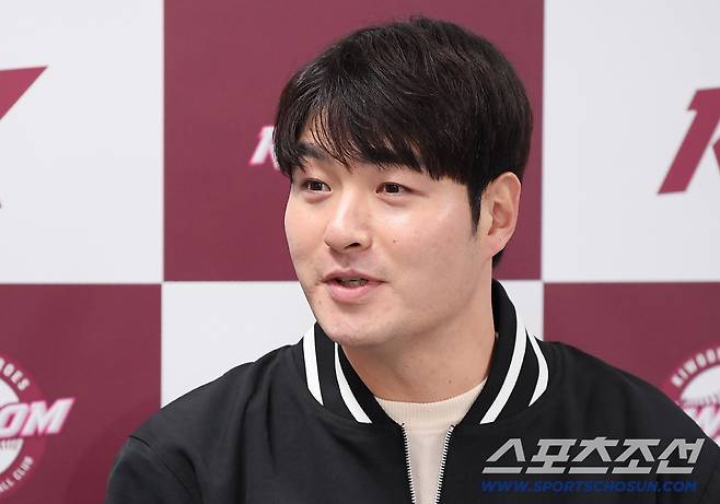 친정 팀에 코치로 돌아온 박병호 키움 잔류군 선임코치가 15일 오후 서울 고척스카이돔에서 기자회견을 열었다. 박병호가 질문에 답하고 있다. 고척=정재근 기자 cjg@sportschosun.com/2026.1.15/