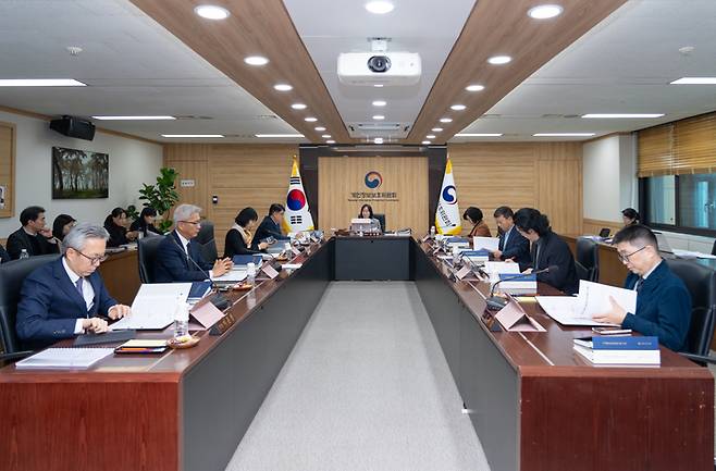 개인정보보호위원회 전체회의 전경.(개인정보보호위원회 제공)