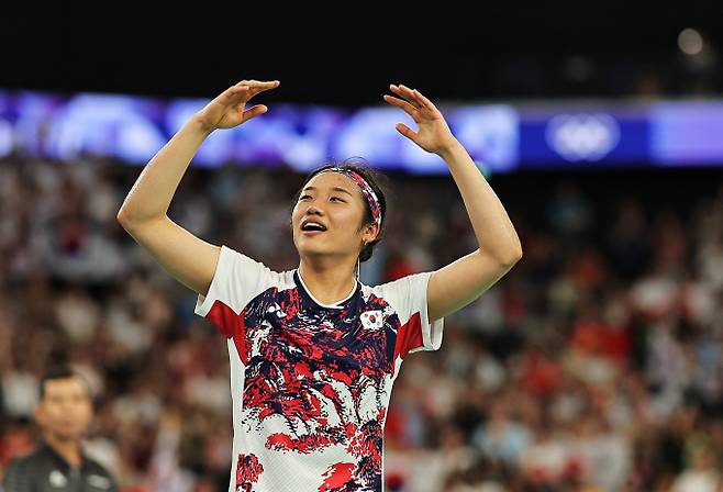 배드민턴 여자단식 세계랭킹 1위 안세영이 인도오픈에서 타이완 신예 황 유쉰을 상대로 승리해 8강에 진출했다. 사진은 2024년 8월5일 프랑스 파리 포르트 드 라 샤펠 아레나에서 여자 단식 금메달 결정전에 진출한 안세영의 모습. /사진=로이터