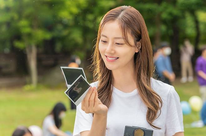 영화 '하트맨'에서 돌싱남 승민(권상우)의 마음을 뒤흔들어 놓는 첫사랑 보나(문채원). 사진 롯데엔터테인먼트