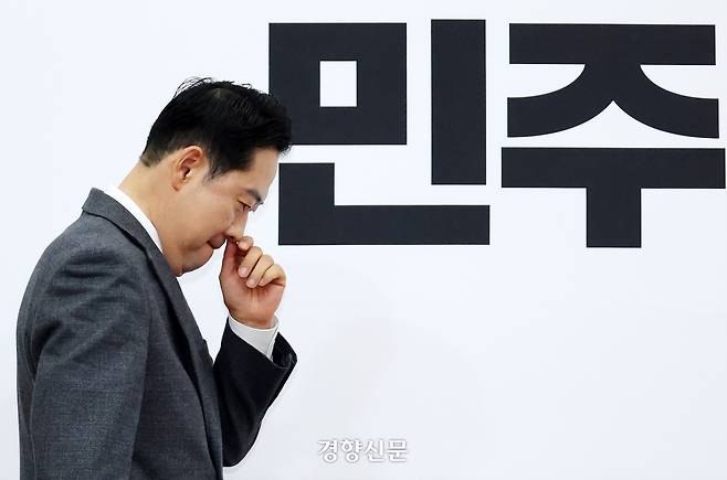 장동혁 국민의힘 대표가 지난 1월 13일 국회 국민의힘 당대표회의실에서 이준석 개혁신당 대표를 기다리고 있다. 박민규 선임기자