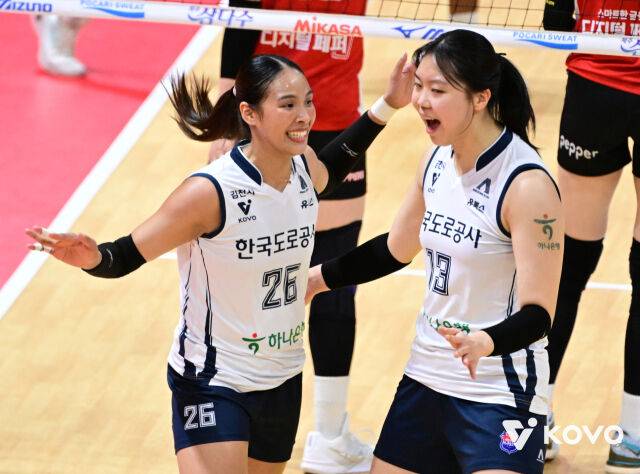 타나차와 이지윤./KOVO