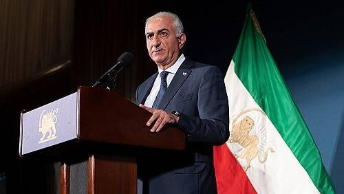 미국 워싱턴DC에서 기자회견을 하는 팔레비 전 왕세자. 연합뉴스