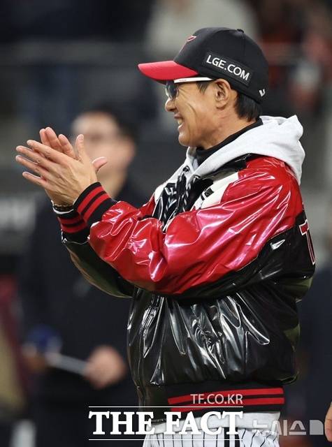 염경엽 LG 트윈스 감독이 이례적으로 한국시리즈 2연패를 자신하고 나섰다. 그만큼 LG의 전력이 탄탄하다고 믿고 있다. /뉴시스