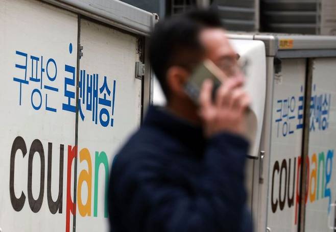 서울 시내 한 주차장에 주차된 쿠팡 배송 차량. 연합뉴스