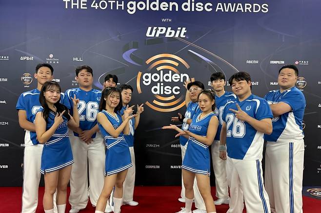 '제40회 골든디스크 시상식'에서 아이브와 함께 공연한 구미대 천무응원단 구성원들./사진제공=구미대