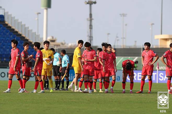 20일(한국시간) 사우디아라비아 제다의 킹 압둘라 스포츠 시티 홀 스타디움에서 열린 2026 아시아축구연맹(AFC) 23세 이하(U-23) 아시안컵 한국과 일본의 4강전에서 0-1로 패배하며 결승 진출이 좌절된 대한민국 선수들이 아쉬워하고 있다. (대한축구협회 제공. 재판매 및 DB 금지) 2026.1.20/뉴스1
