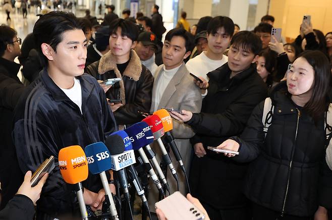 미국 프로야구 메이저리그(MLB) 샌프란시스코 자이언츠 이정후가 21일 인천국제공항 제2터미널에서 출국 전 인터뷰를 하고 있다. 사진 | 연합뉴스