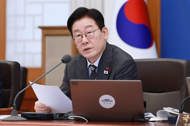 이재명 대통령이 20일 청와대에서 열린 국무회의에서 발언하고 있다. /뉴스1