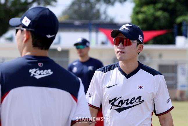 사이판에서 훈련을 하고 있는 박해민(오른쪽). /사진=강영조 선임기자